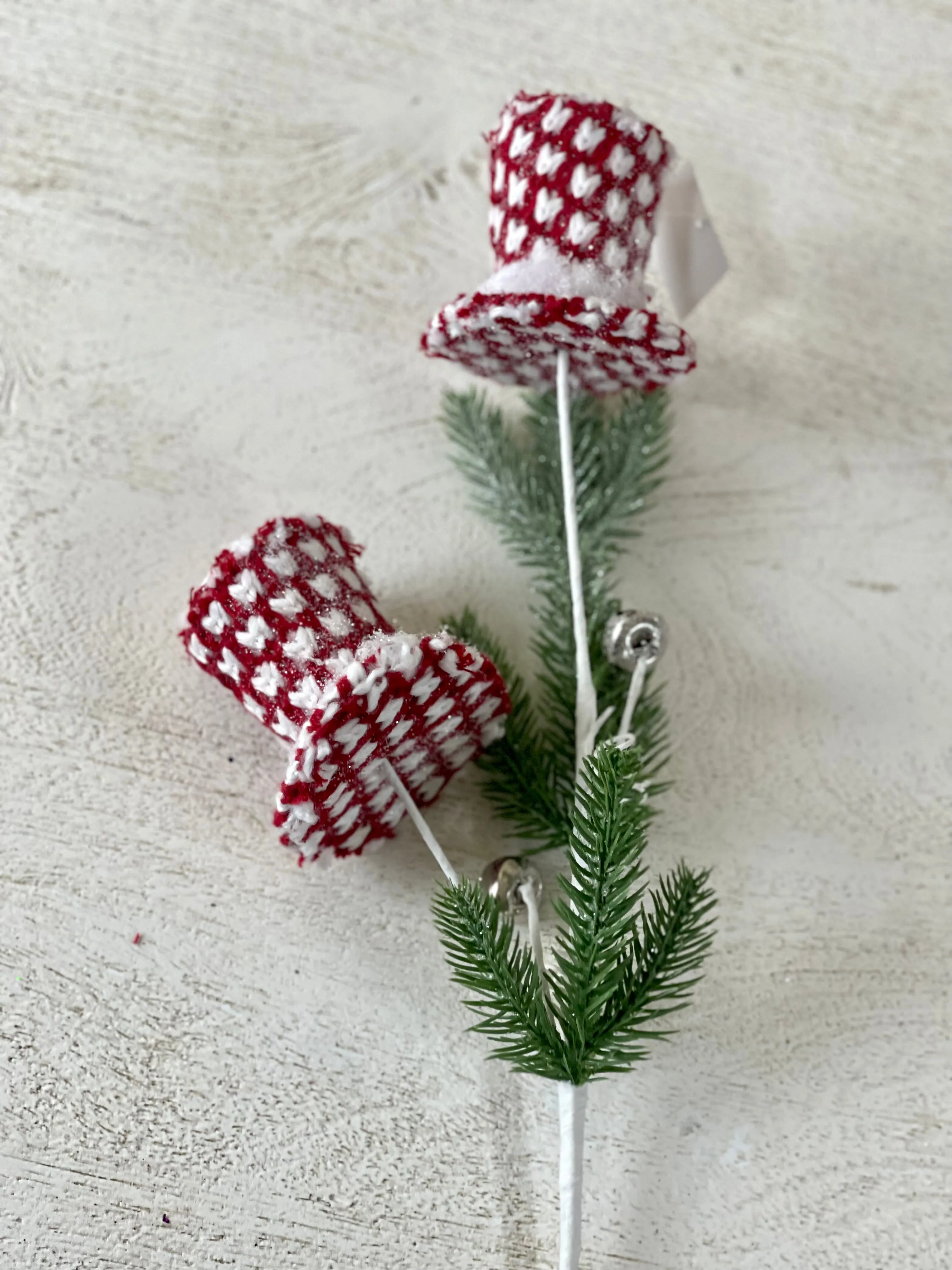 20 Inch Red And White Hat Spray